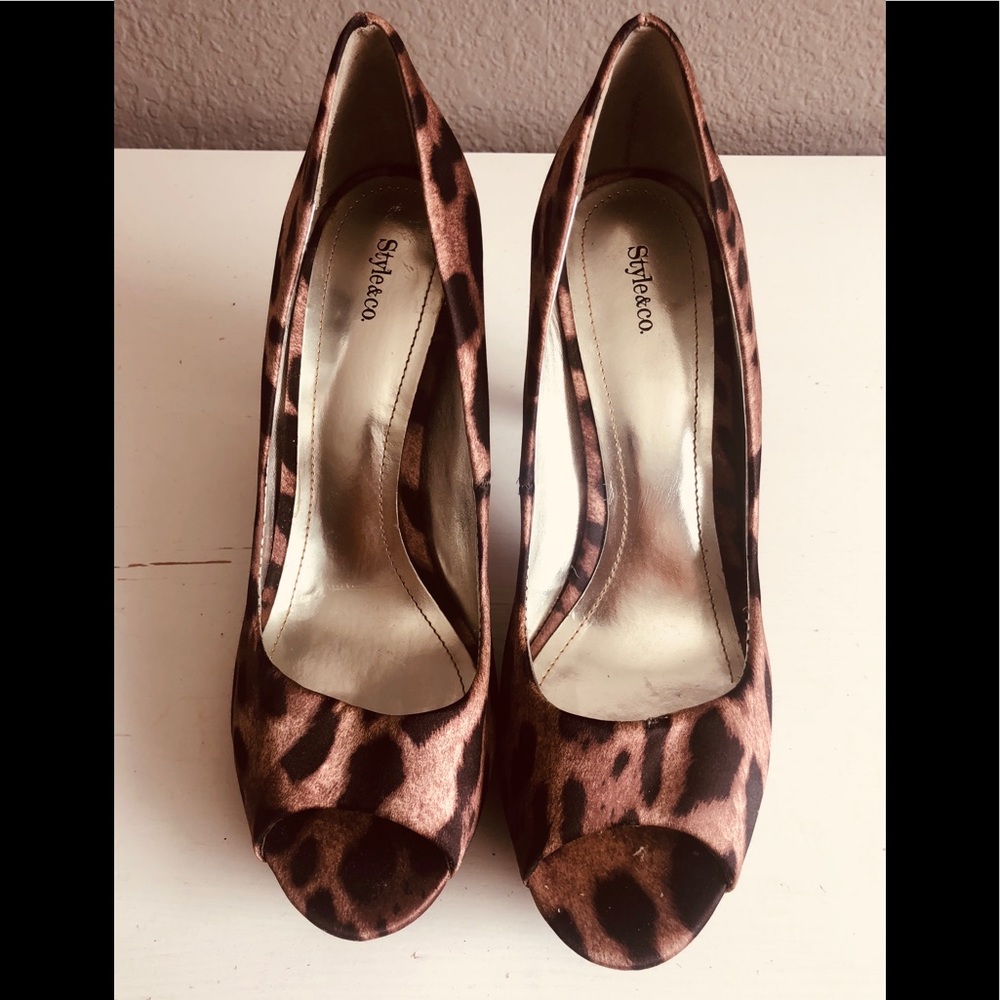 Satin cheeta print peep toe heels